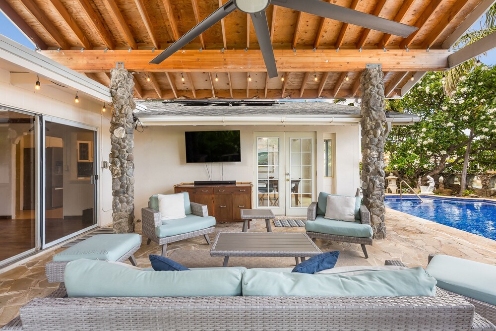 Tranquil Marina Front Pool House Resort