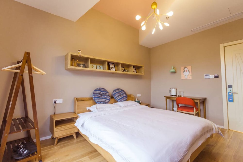 J Trip Youth Hostel