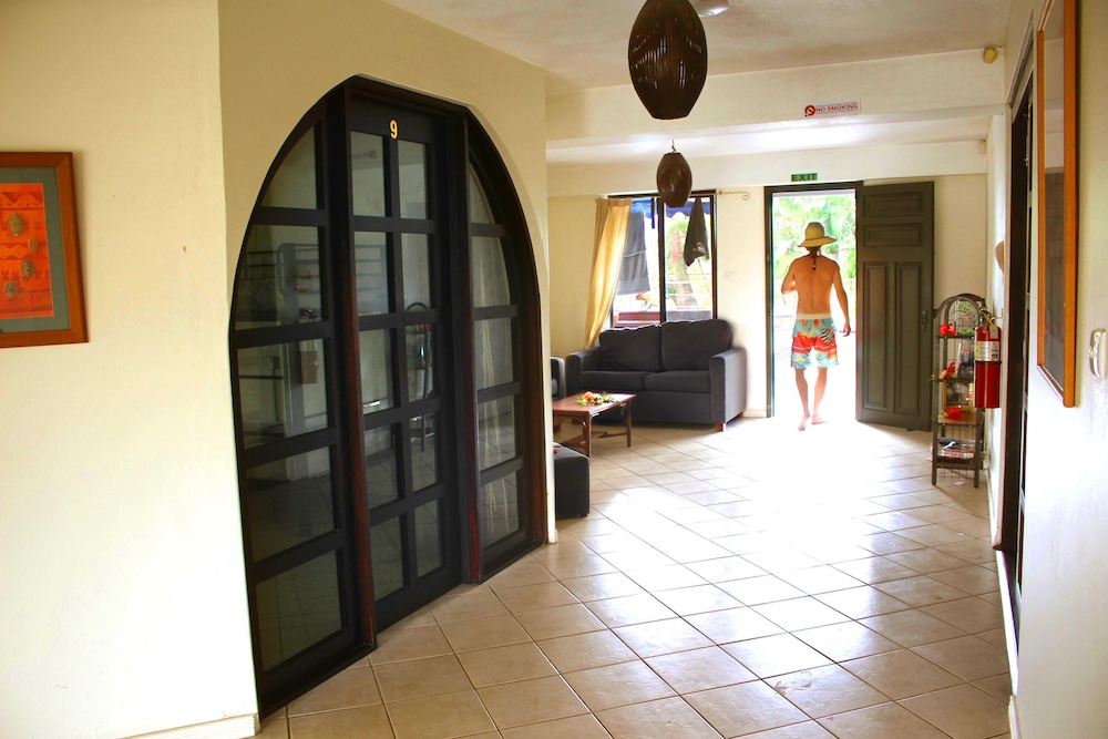 Bluewater Lodge - Hostel