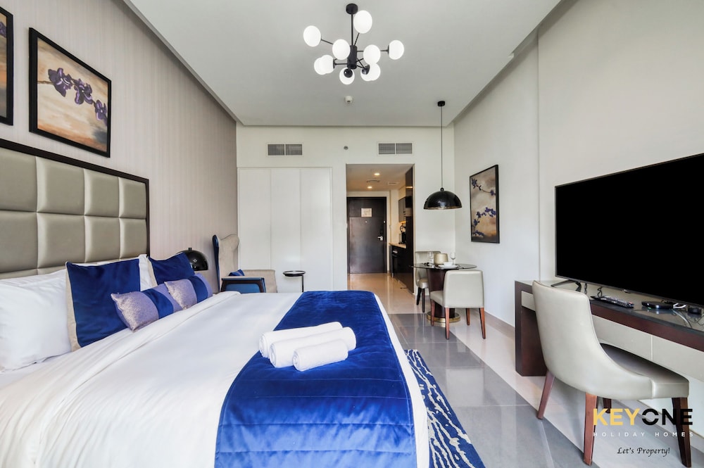 Majestine Stylish Studio with Canal View