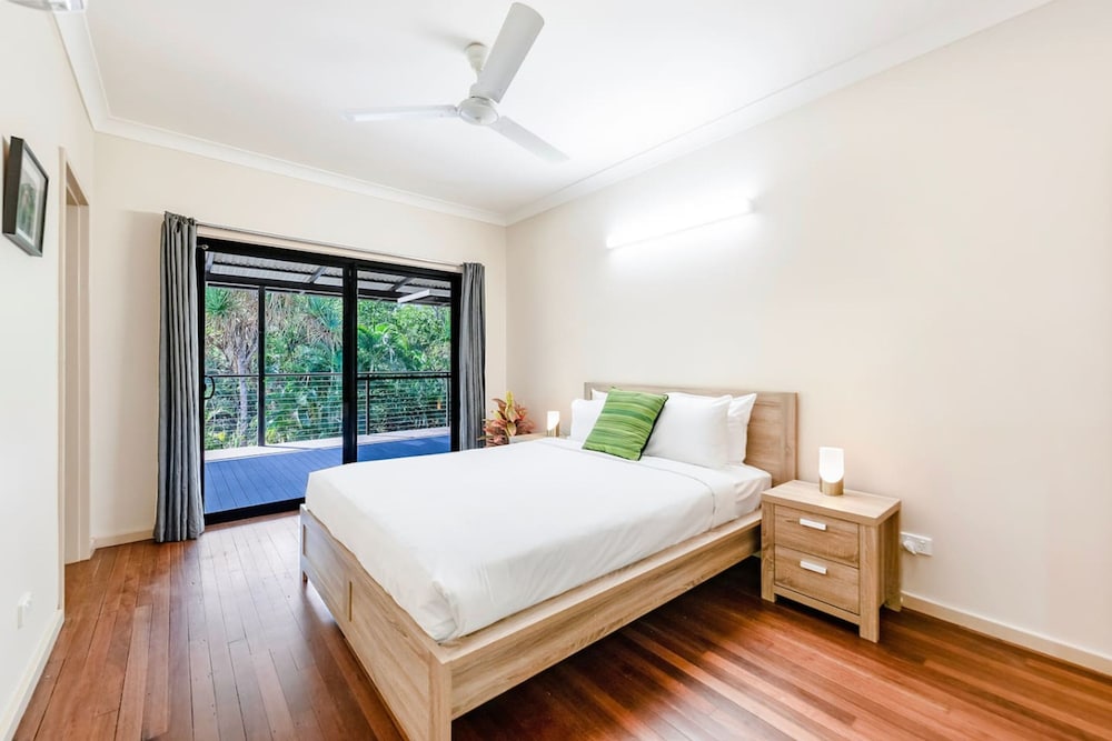 Zen Pandanus Point Pool - Backyard - Balcony