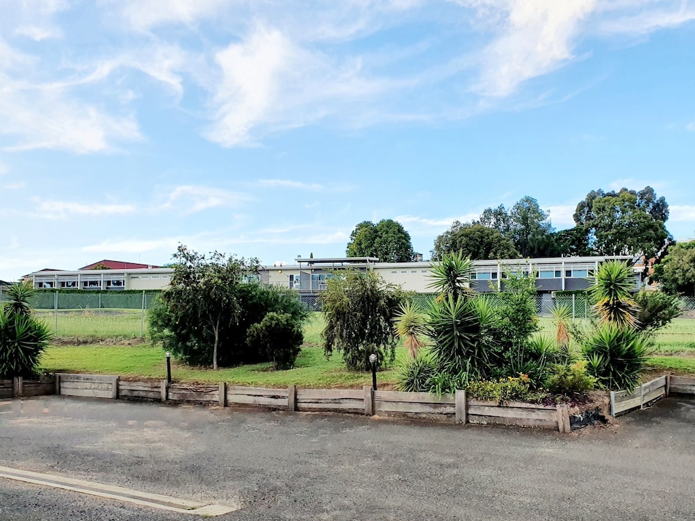 McNevin's Warwick Motel