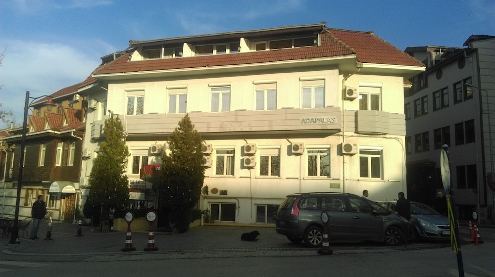 Adapalas Hotel