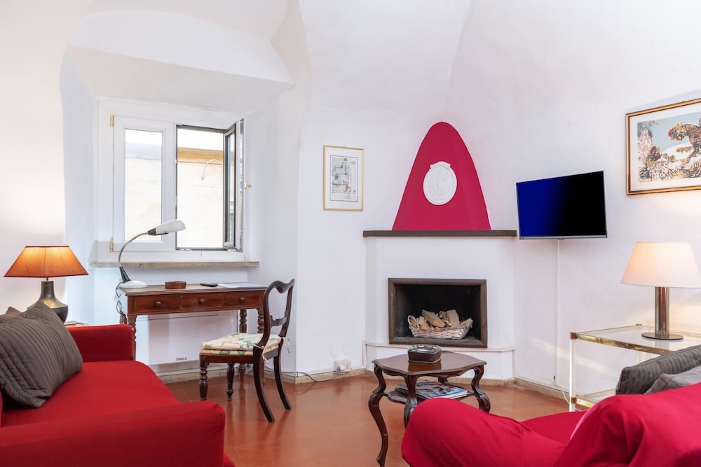 Aurora in Pantheon Apartment