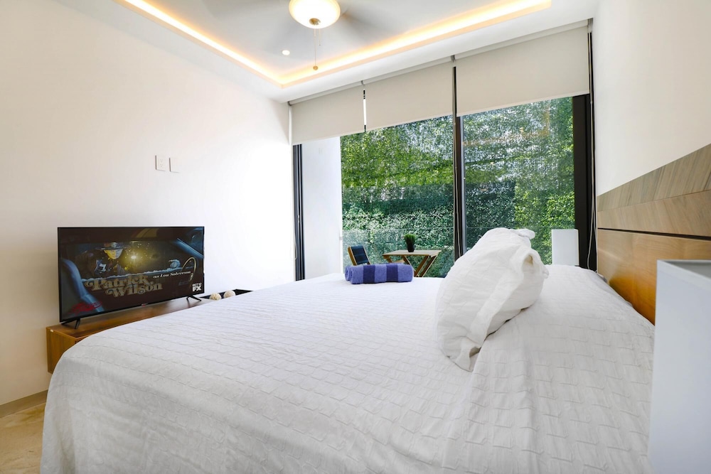 Beautiful 2B Apartment Downtown Location Amazing Rooftop View and High Speed Internet view 4