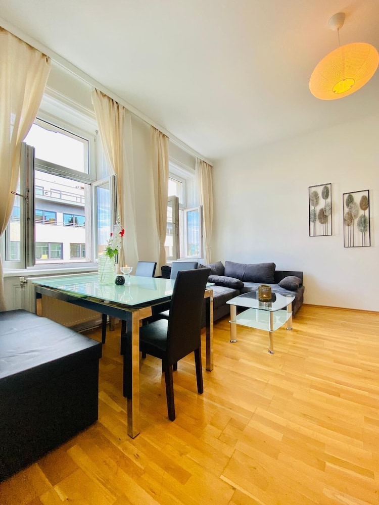 Bright 2BR Apartment Near Westbahnhof