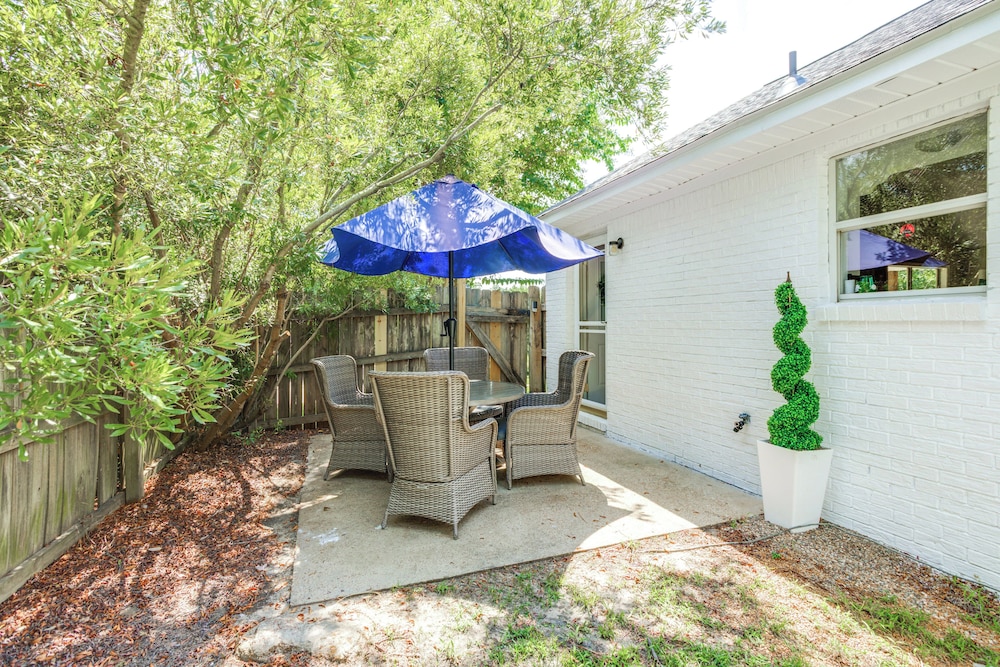 1 Mi to Ole Miss: Pet-friendly Retreat w/ Yard