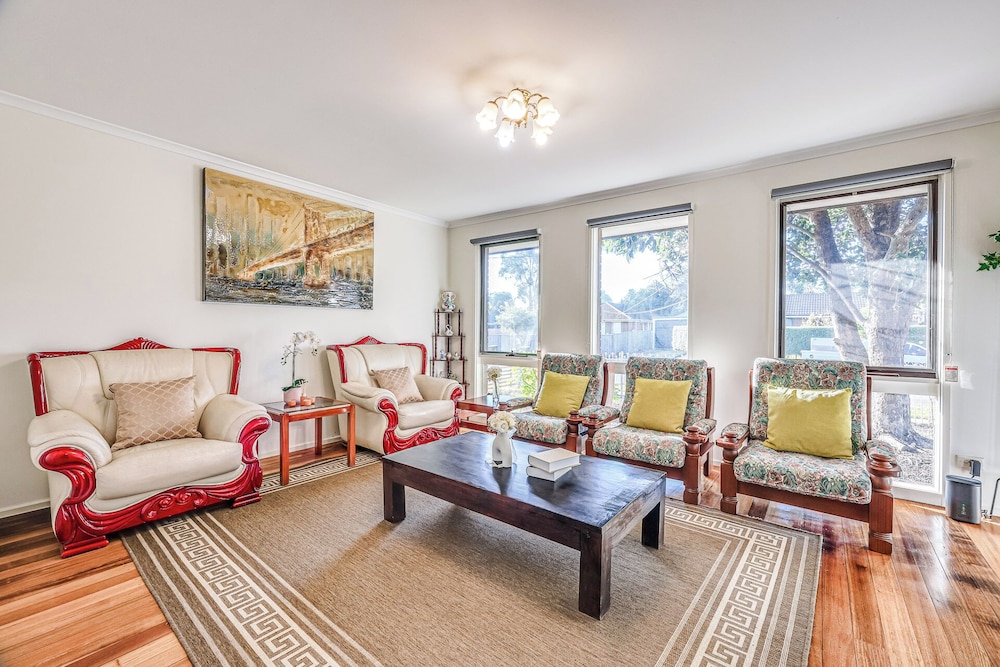 StayAU Newly Modern Comforts 3BRM Home Cranbourne