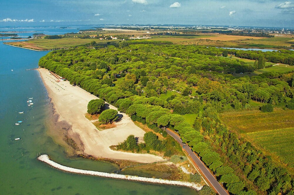 Bungalow in the Residence Belvedere in Grado view 2