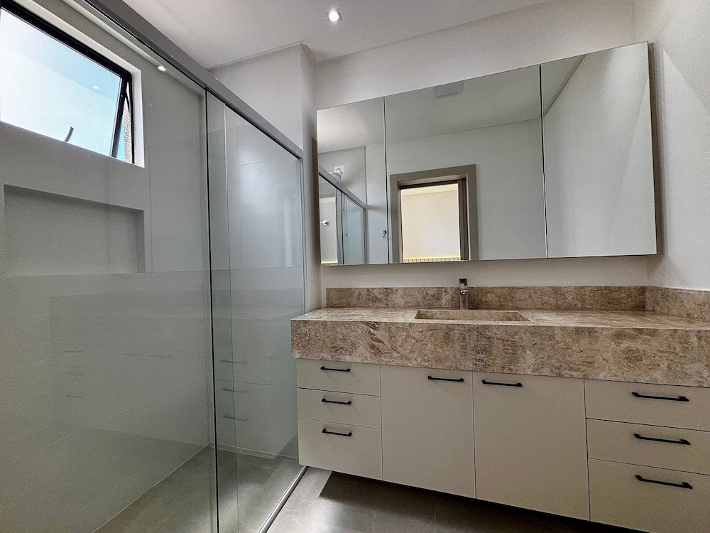 Apt With 3 Suites, Barbecue and sea View Den1301