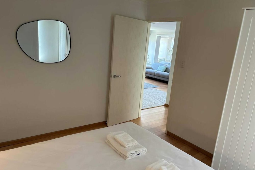Beautiful 3BR Beachside Apt in Cottesloe!