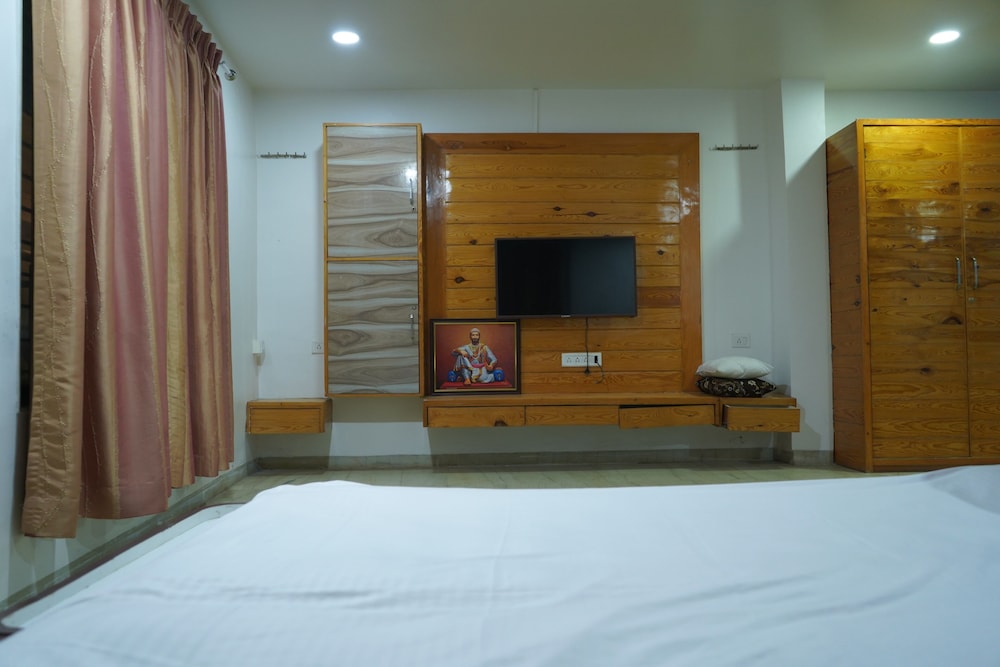 THE GREEN HILL RESORT