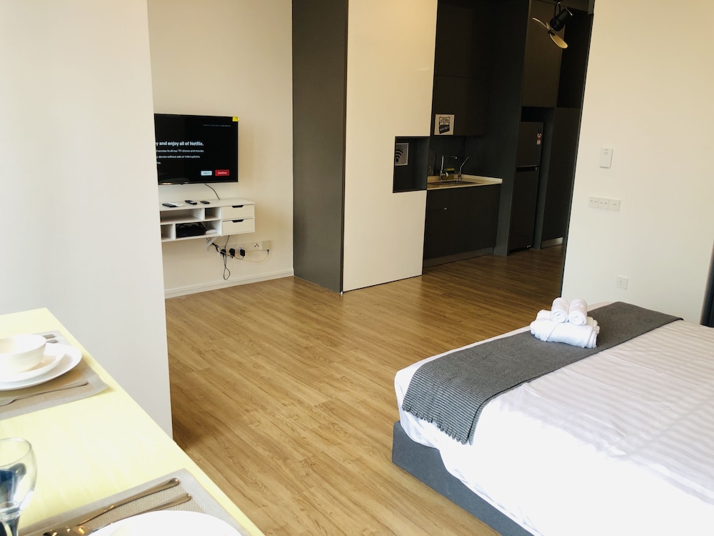 Ceylonz Suites by Roomy