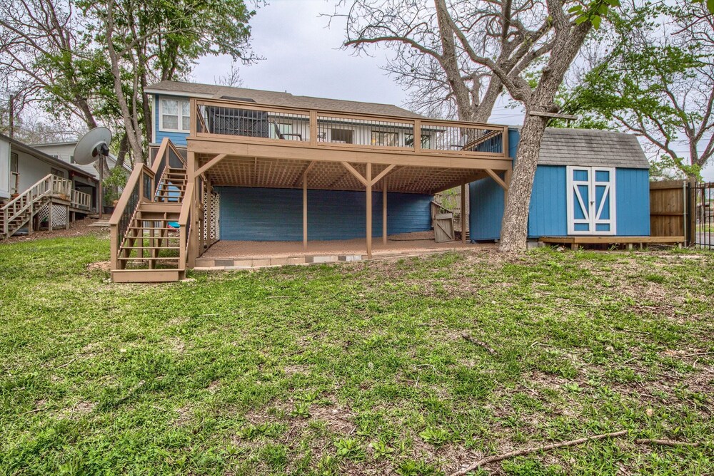 Guadalupe River Retreat RR 1324 4 Bedroom Home by RedAwning view 4
