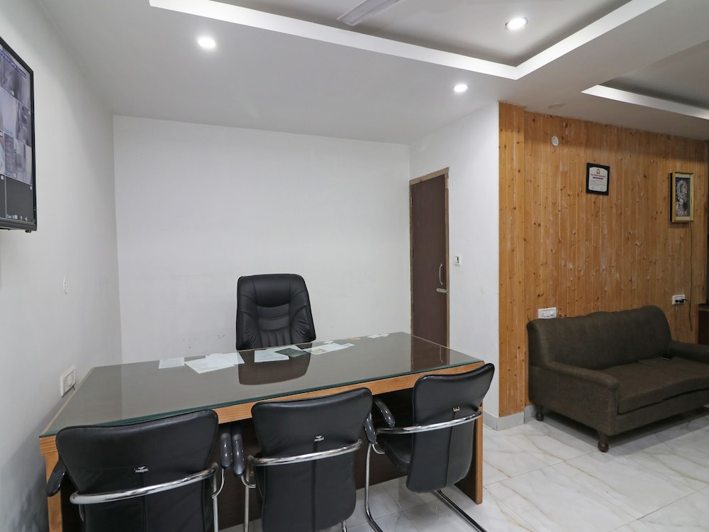 Lobby & Reception