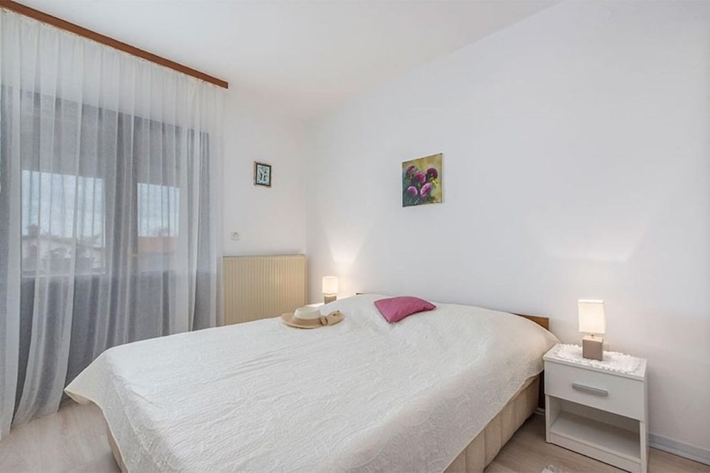 Neva - Great Location - A3 Prvi kat do Ulice view 3