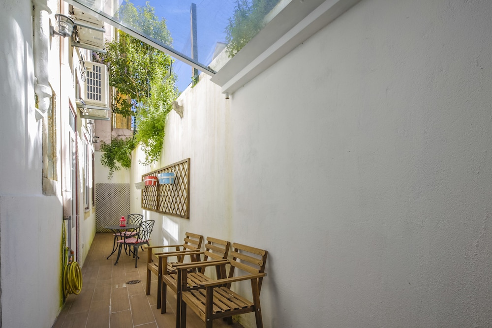 Bairro Alto Apartments by linc