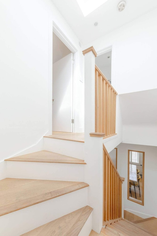 Chic & Contemporary 3BD Flat - Barnes!