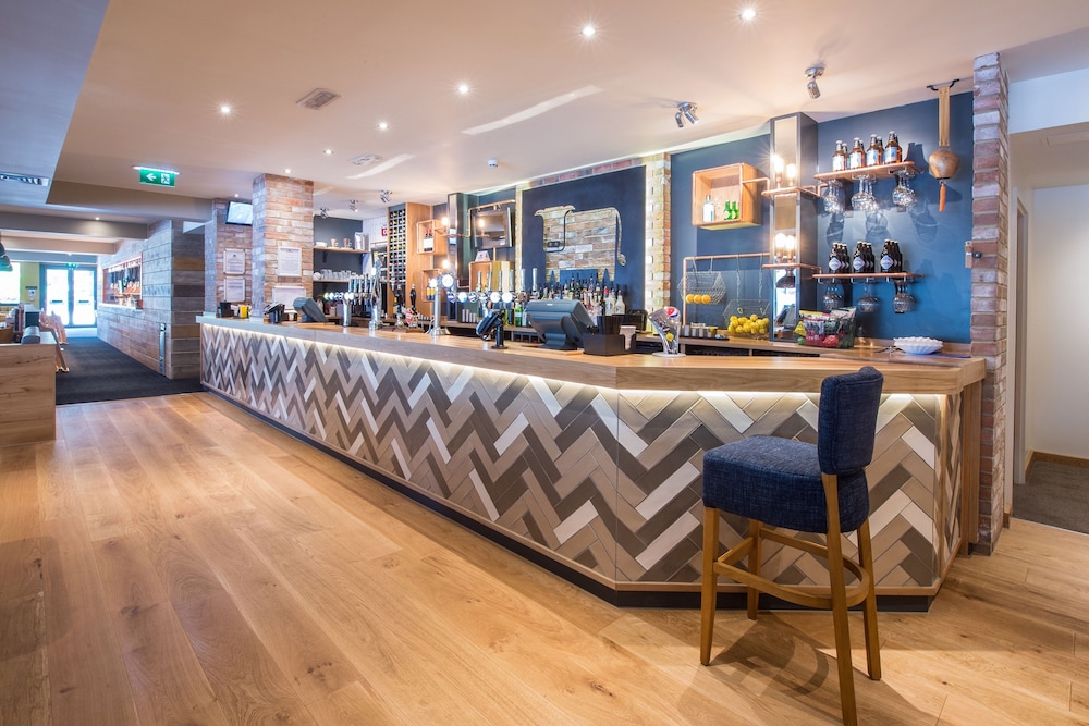 Premier Inn Farnborough Town Centre 5