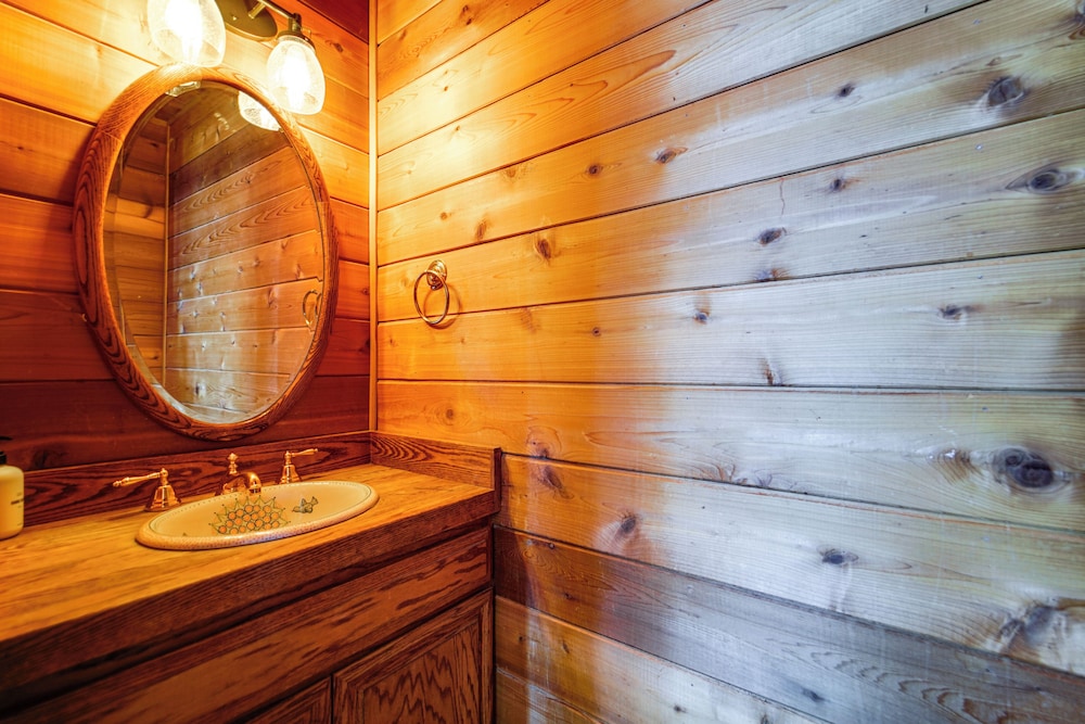 6 Mi to Ski Slopes! Family Tahoe Cabin w/ 3 Decks
