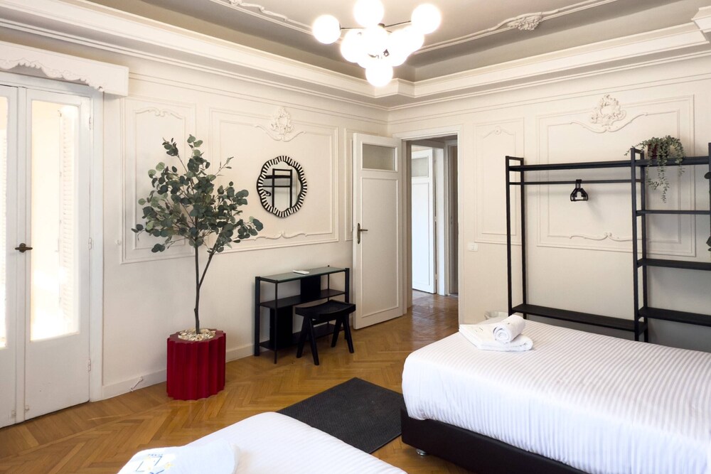 Xuru Stays I The 2bdr Crimson Crib @ The Heart Of Heliopolis