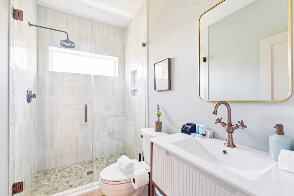 Windward House by Avantstay Walk to Beach + Restaurants Saltwater Pool