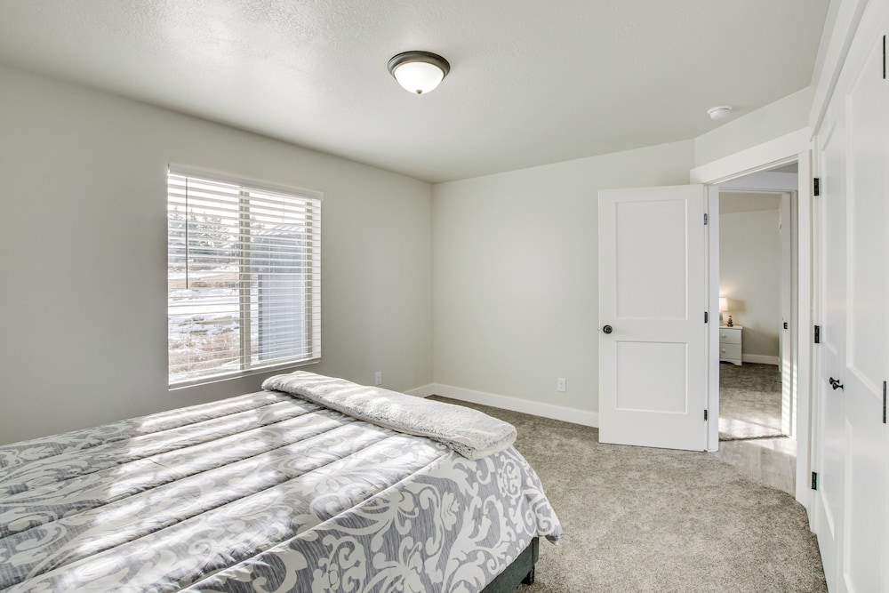 2 Mi to Bear Lake: Mtn-view Gem in Garden City