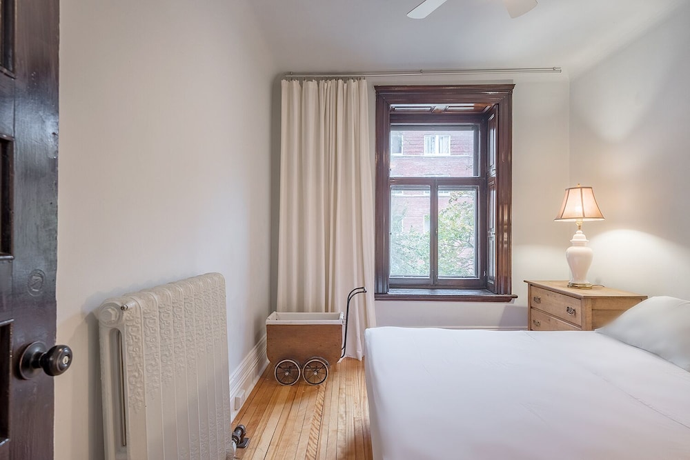 Beautiful Vintage 2BR- Heart Of Downtown - Image 4