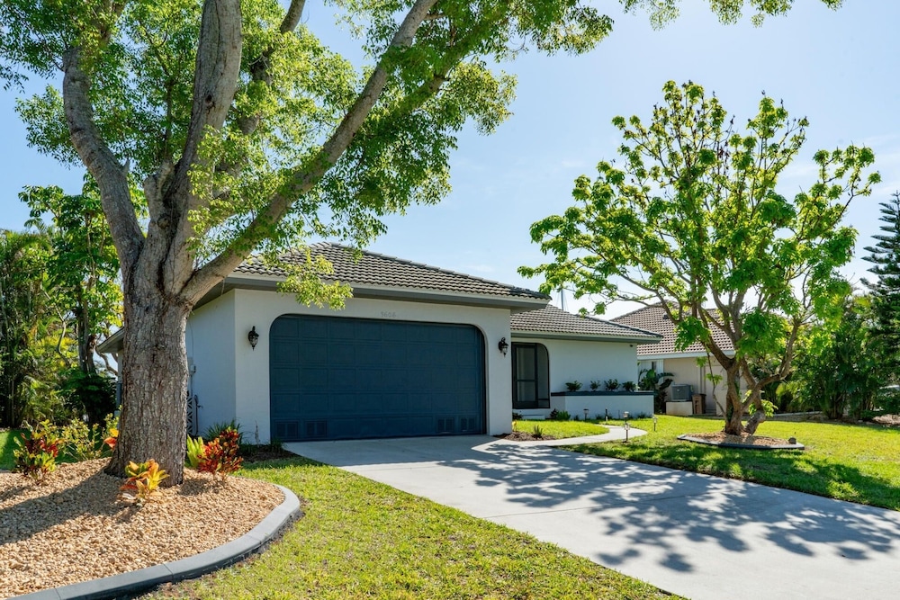Punta Gorda 3-Bedroom Canalfront Vacation Home with Dock 3 Home
