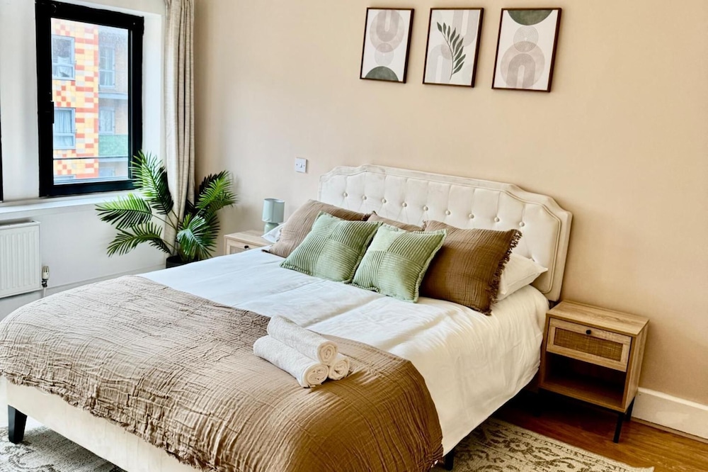 Stylish 1 bed Apartment - Sleeps 4 & Free Parking