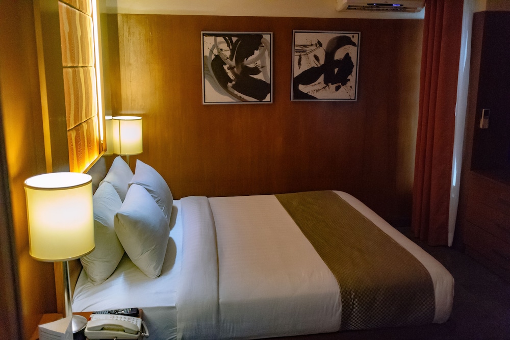 Crown Regency Beach Resort, Boracay Island - 17