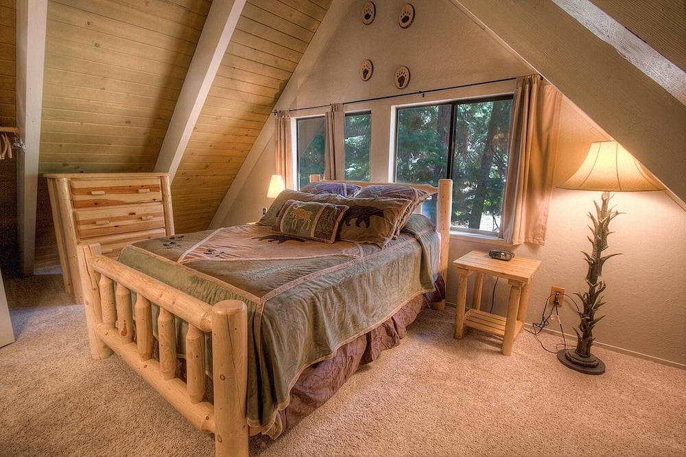 Rocky Top Retreat 4 Bedroom Home by RedAwning view 2