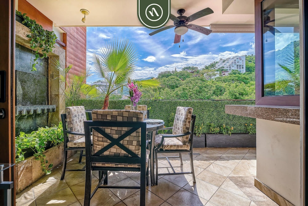 1 BR Condo - Amazing Sunsets From the Roof - Pool