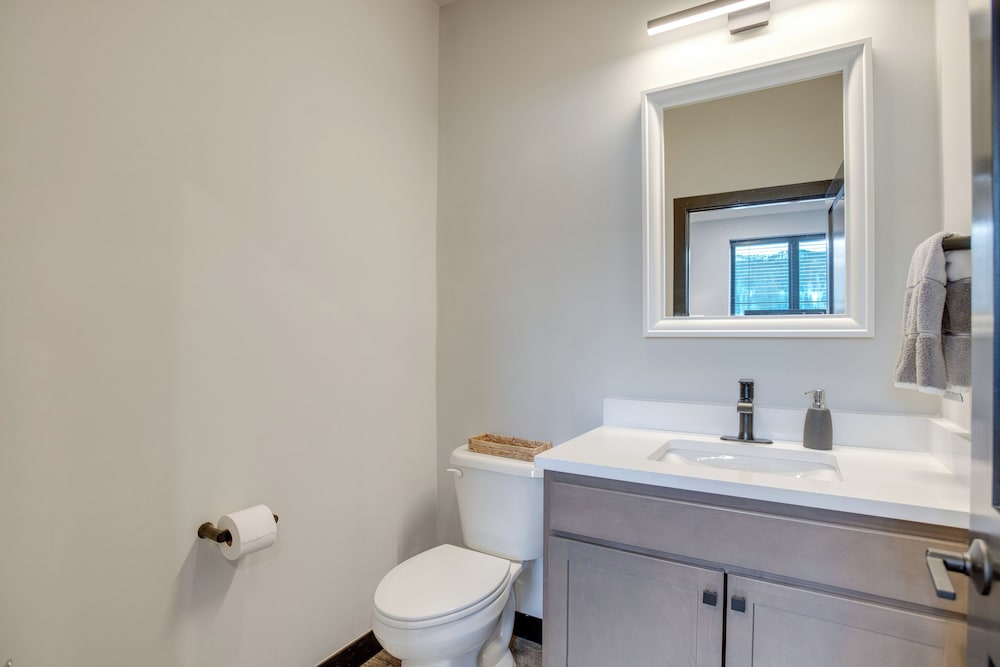 Rooftop Hot Tub + Views: Townhome in Winter Park