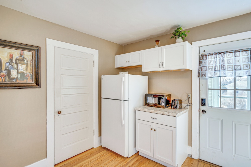 2 Mi to Dtwn: Studio Suite in Sheboygan