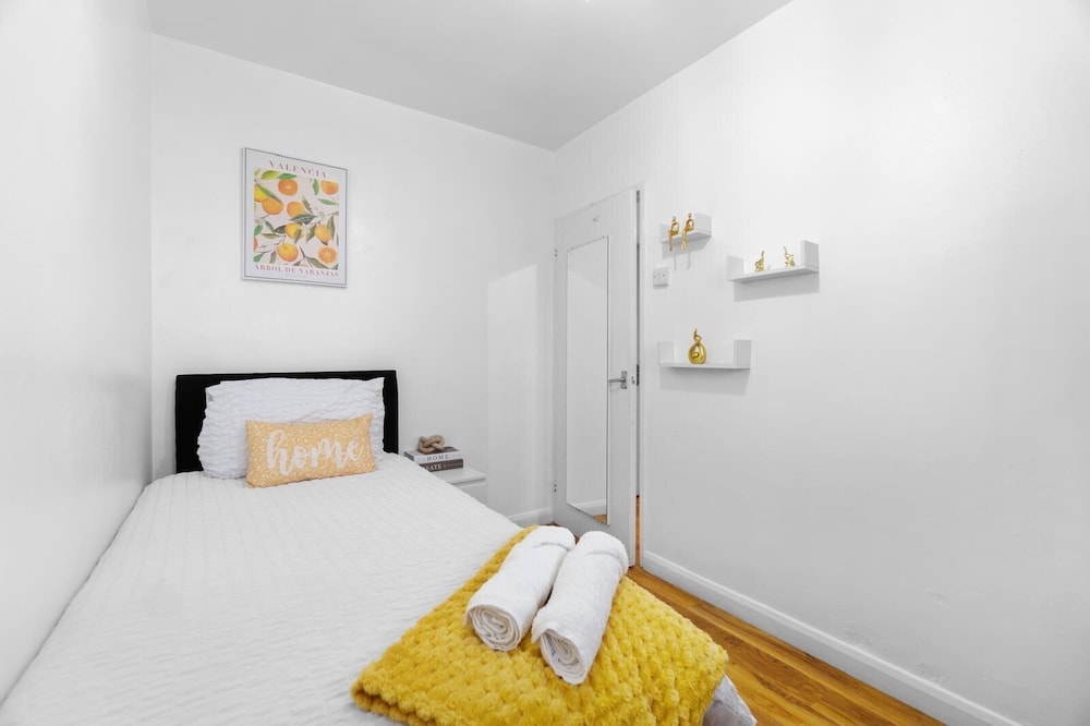 Apartment - Sleeps 4 - Business or City Breaks