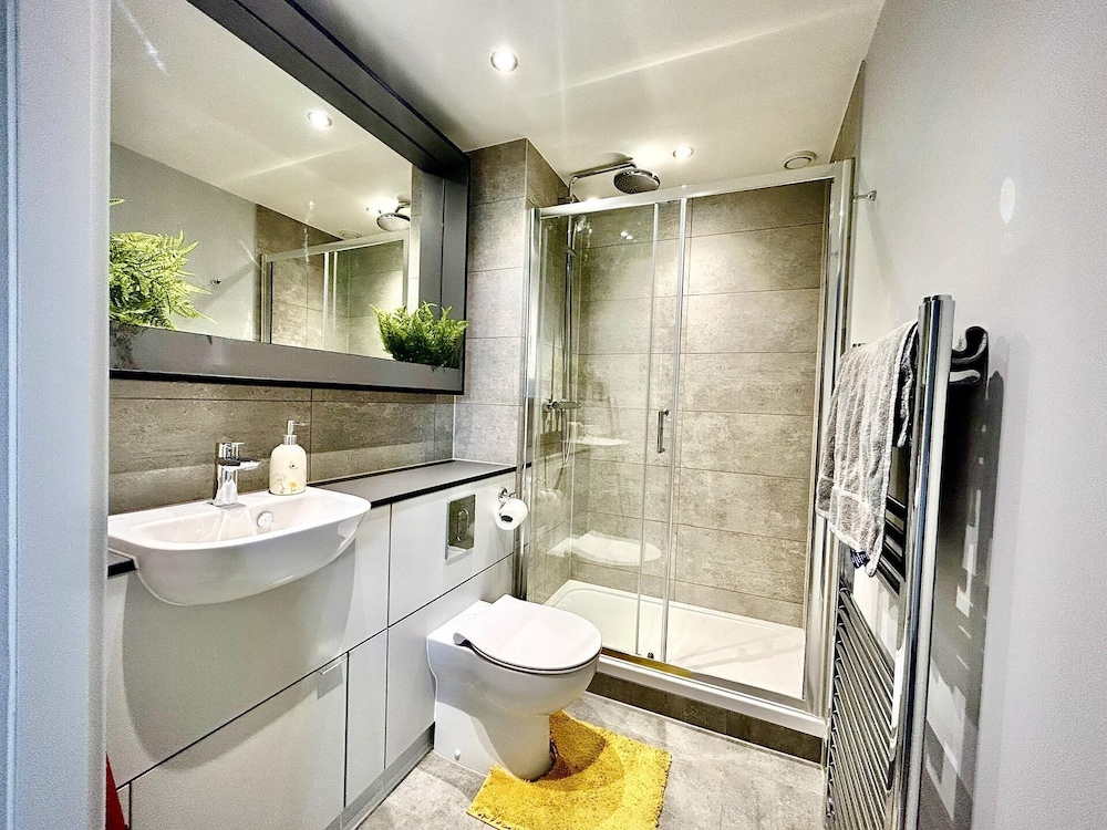 Captivating 2-bed Skyview Apartment in Leeds
