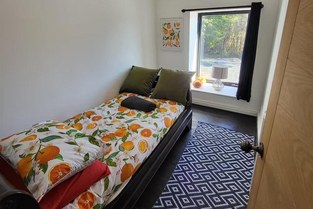 3 Bed House - Sea Views, Balcony, Parking, Pets