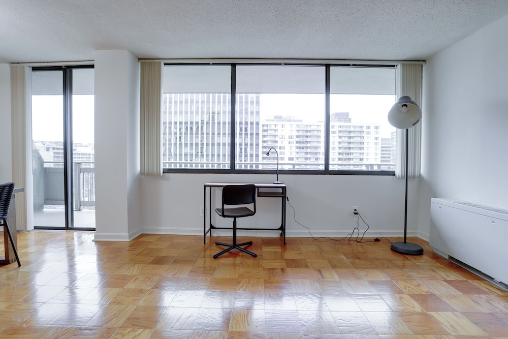 Convenient Apt Near Airport