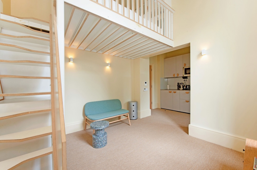 Deluxe Studio Suite in Historic Camden Terrace