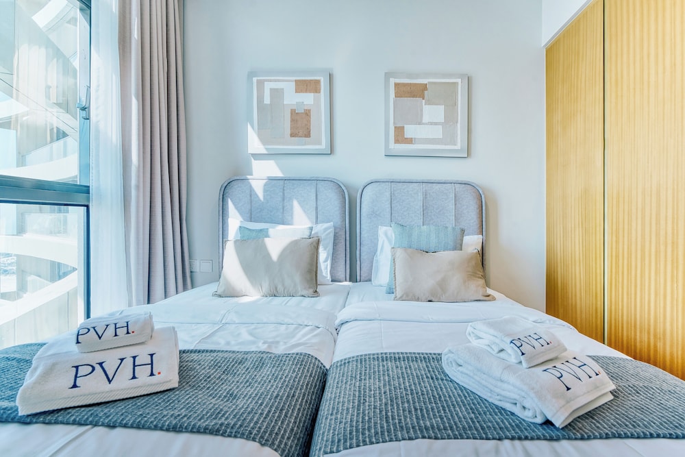 PVH - Contemporary 2BR - Aykon Tower C