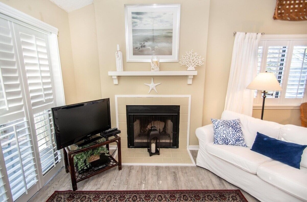West Hyde Park 2e 2 Bedroom Condo