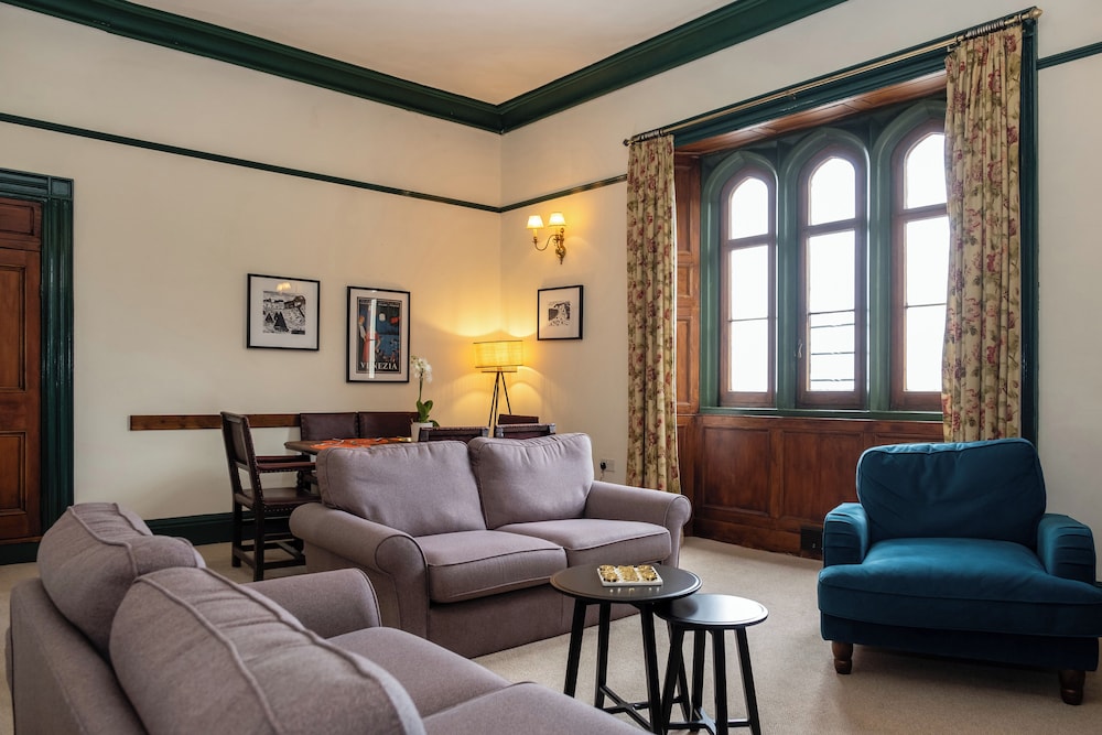 Watermouth Castle, Penn-curzon Apartment