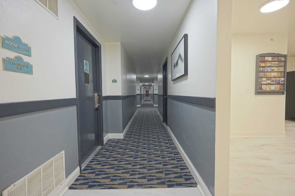 Greenwoods Inn  Suites - Property Image 9