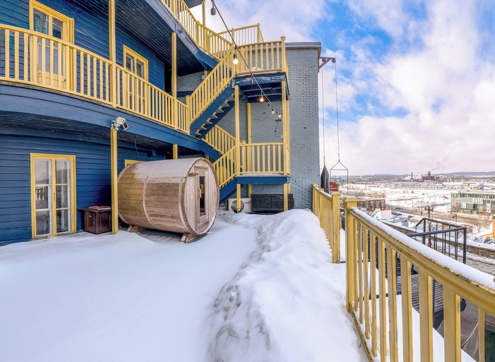 Remparts 2 Bed w Private terrace & sauna
