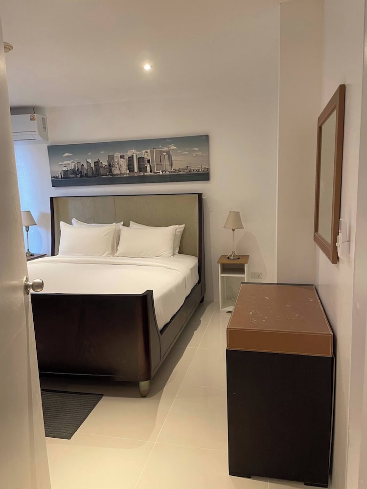B11 Sunset Plaza Partial Seaview 1 Bedroom 1 Bathroom With Large Jaguzzi
