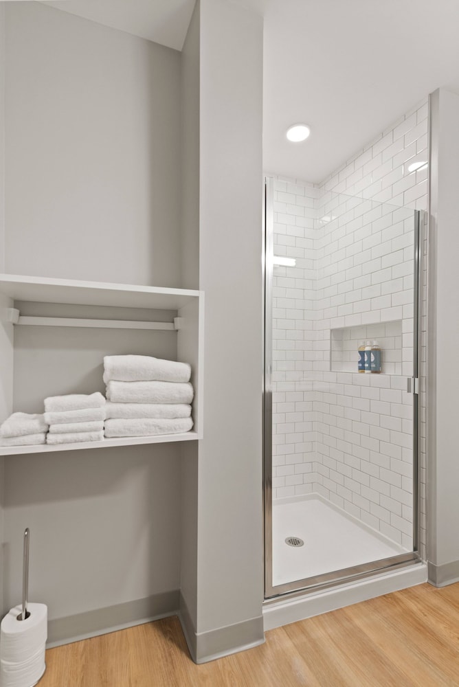 Family-friendly 4BR in Lincoln Park Safe Area