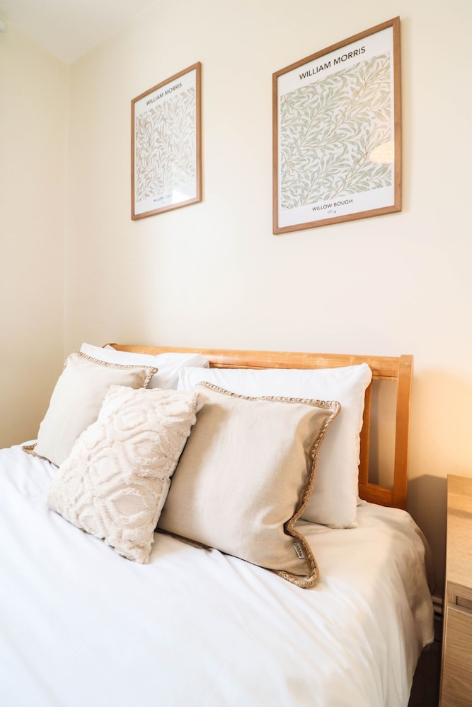 Right by Oval Station - 2 bed Flat Free Wifi
