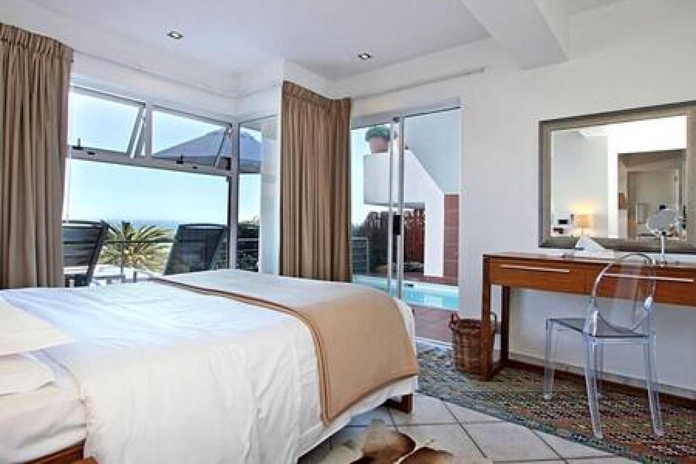 Holiday Apartment w Sea Views Pool CBT Suite view 4