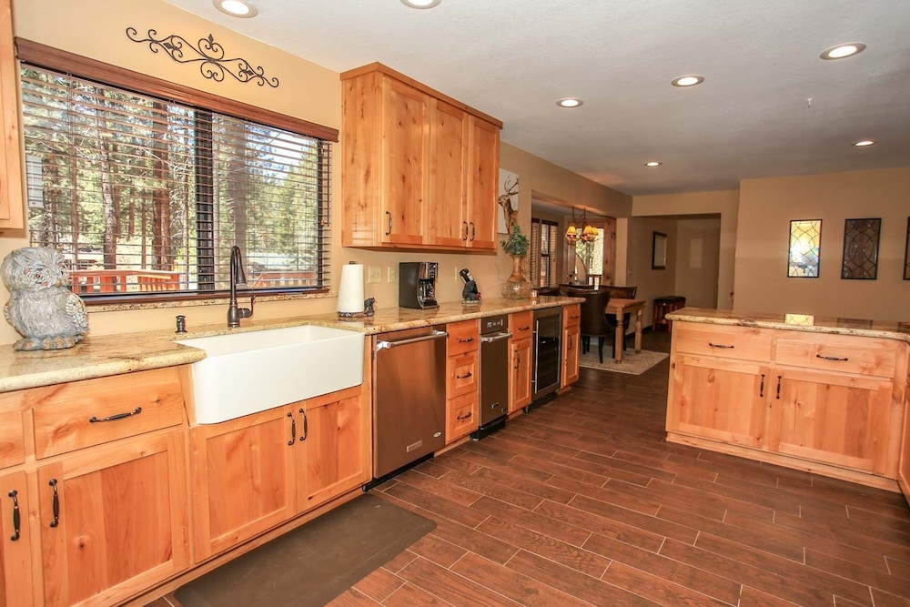 The Lodge At Snow Summit 6 Bedroom Residence by RedAwning